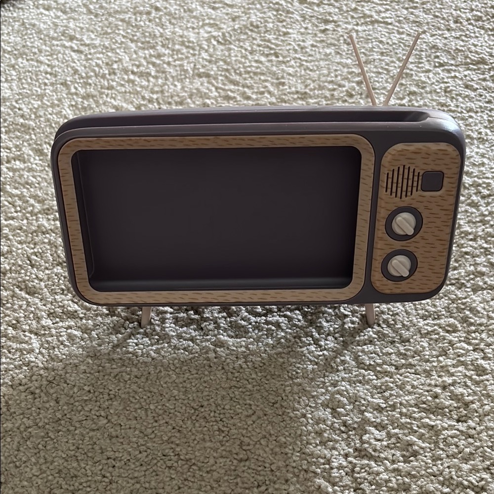 Target Retro TV Phone Stand